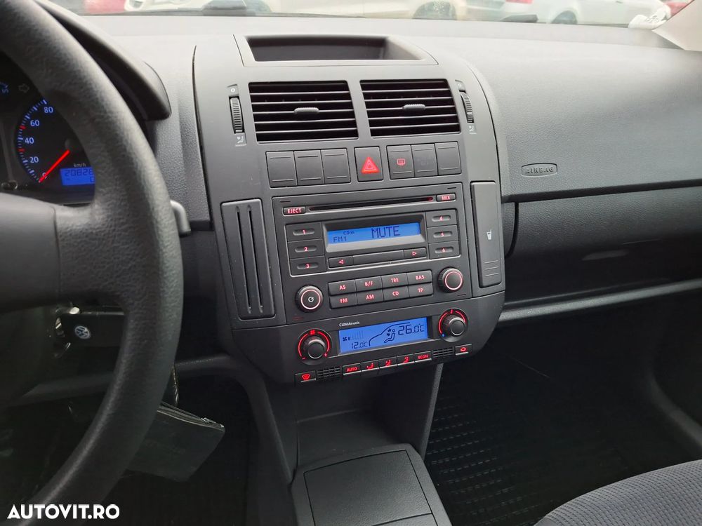 Volkswagen Polo - 12