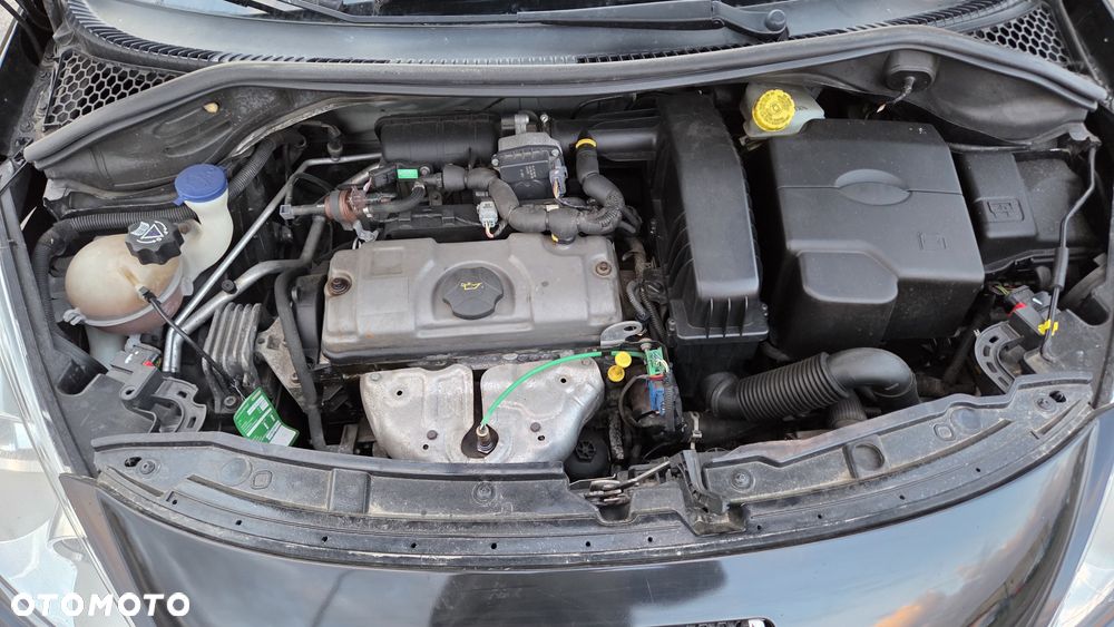 Peugeot 207 - 8