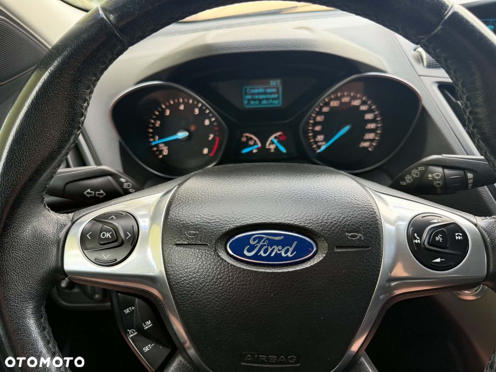 Ford Kuga 1.6 EcoBoost 2x4 Titanium - 9
