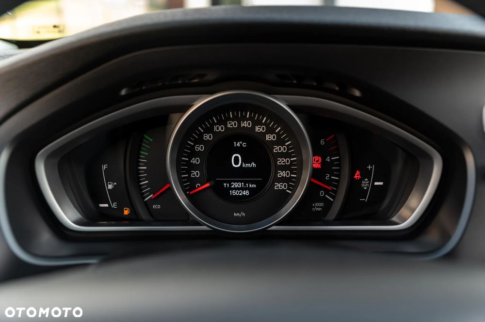 Volvo V40 D2 Momentum - 23