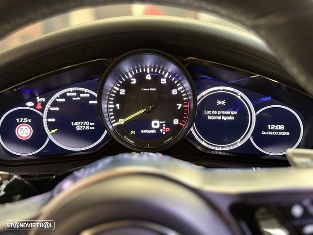 Porsche Panamera 4 E-Hybrid Platinum Edition - 16