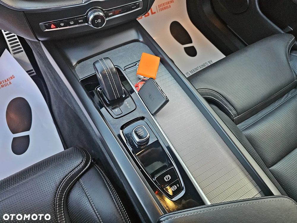 Volvo XC 60 B4 D AWD Geartronic RDesign - 25