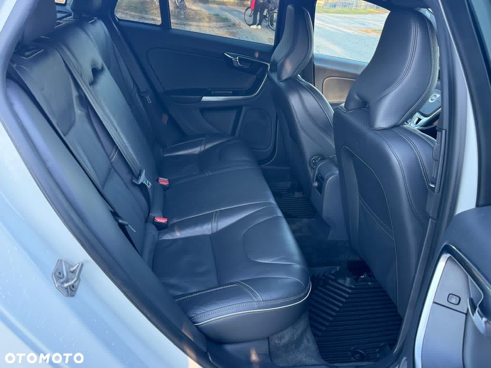 Volvo V60 D4 Drive-E R-Design Summum - 17