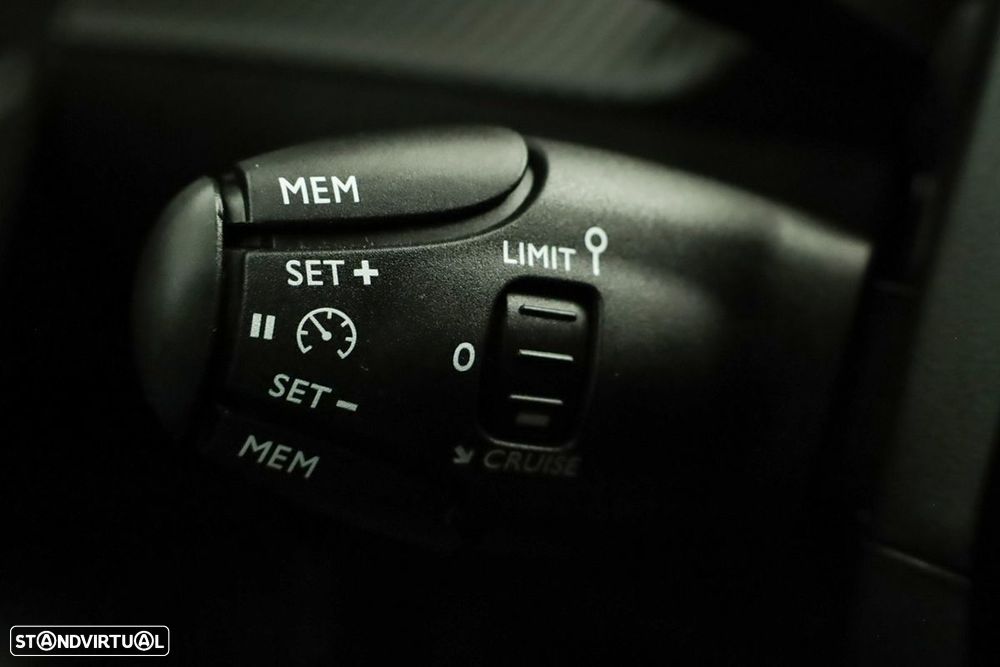 Peugeot 2008 1.2 PureTech Allure - 16