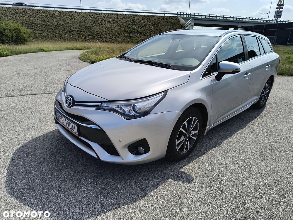 Toyota Avensis 1.8 Premium - 16