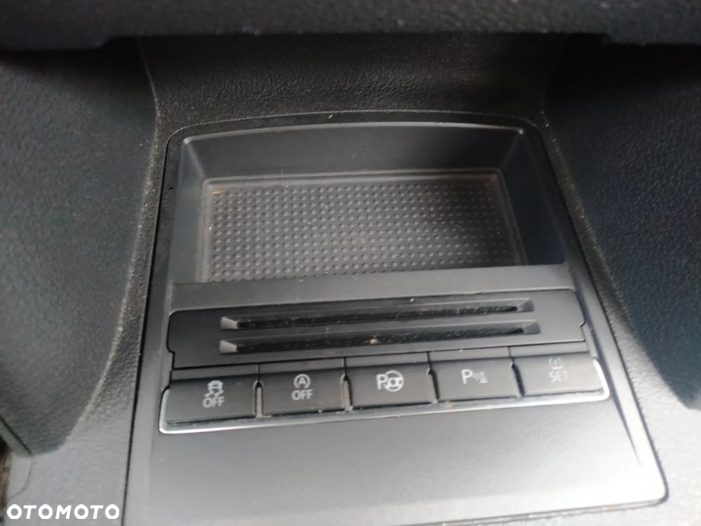 Volkswagen Touran 1.6 TDI DPF BlueMot Comfortline - 2