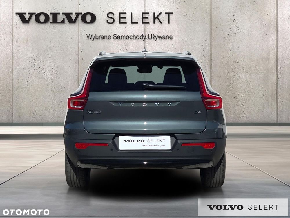 Volvo XC 40 B4 Plus Dark - 4