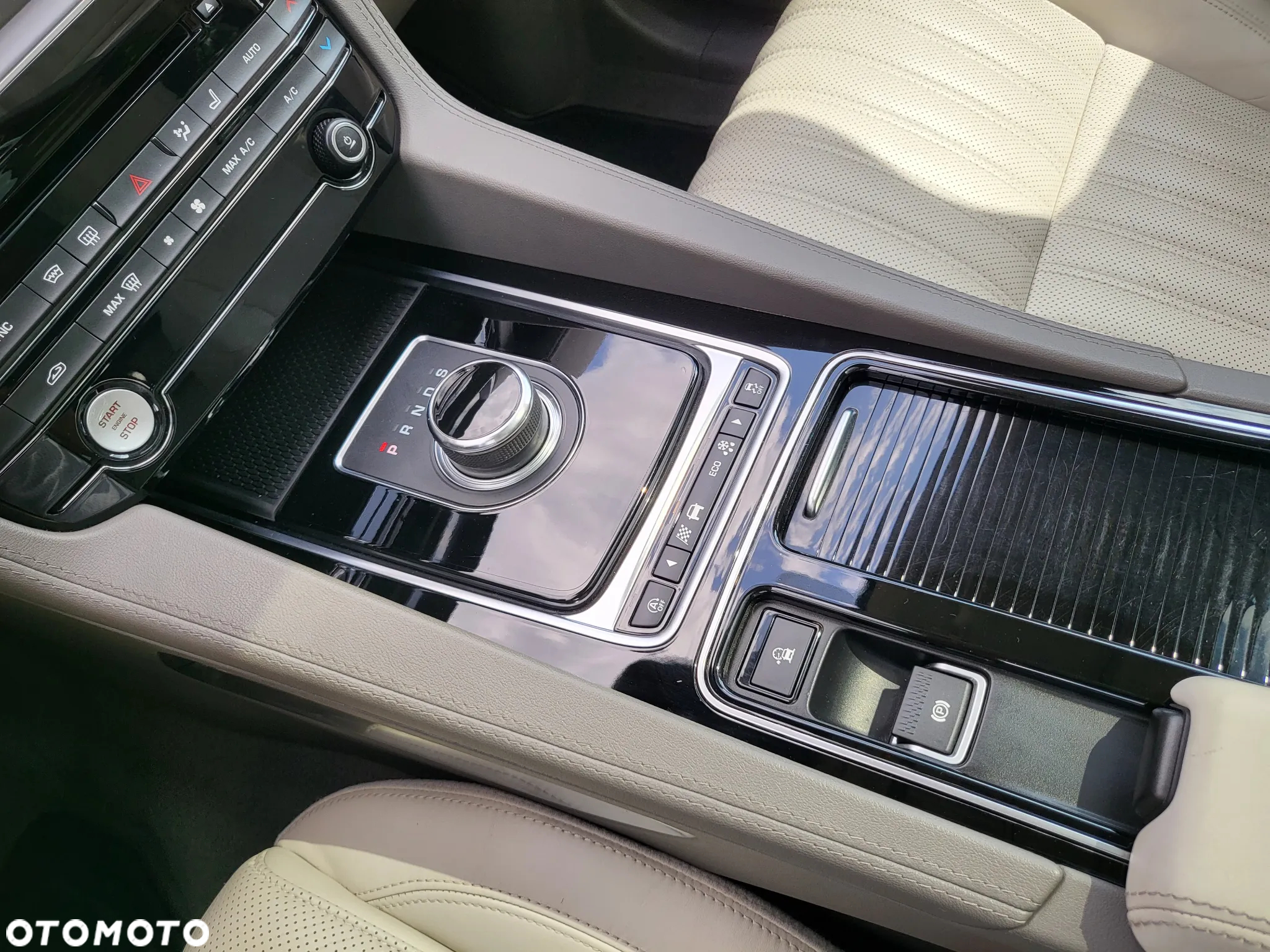 Jaguar F-Pace 2.0 i4D AWD Prestige - 32