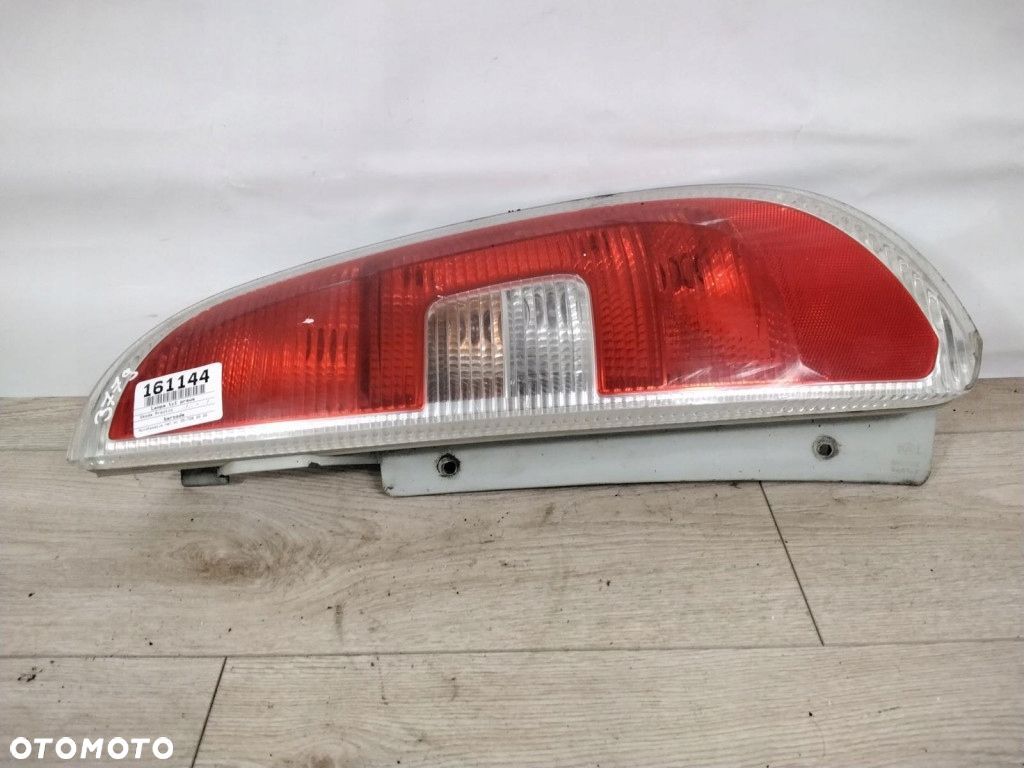 SKODA PRACTIC LAMPA TYŁ PRAWA - 1