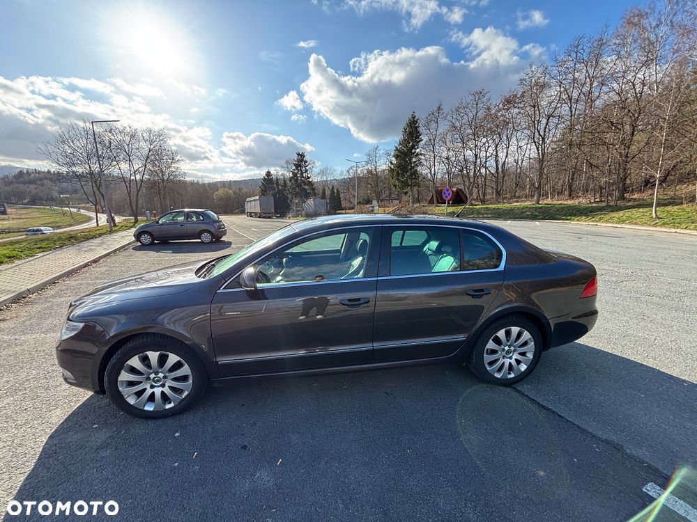 Skoda Superb 2.0 TDI Elegance DSG - 8