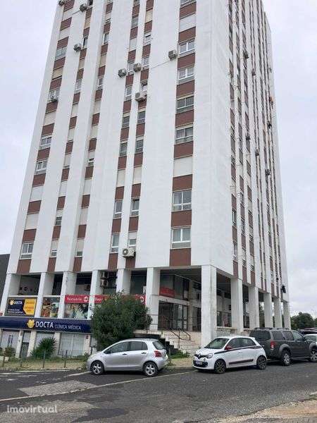 Loja para arrendar junto Pontinha, edifício Torrebela, 24m2 - Grande imagem: 3/8