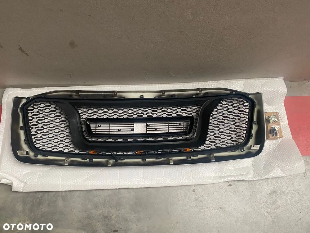 Grill Dodge Ram 1500 2002-2005 - 3