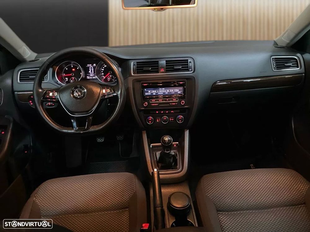 VW Jetta 2.0 TDI Confortline - 8