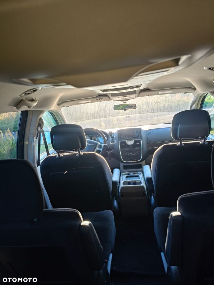 Chrysler Town & Country - 27