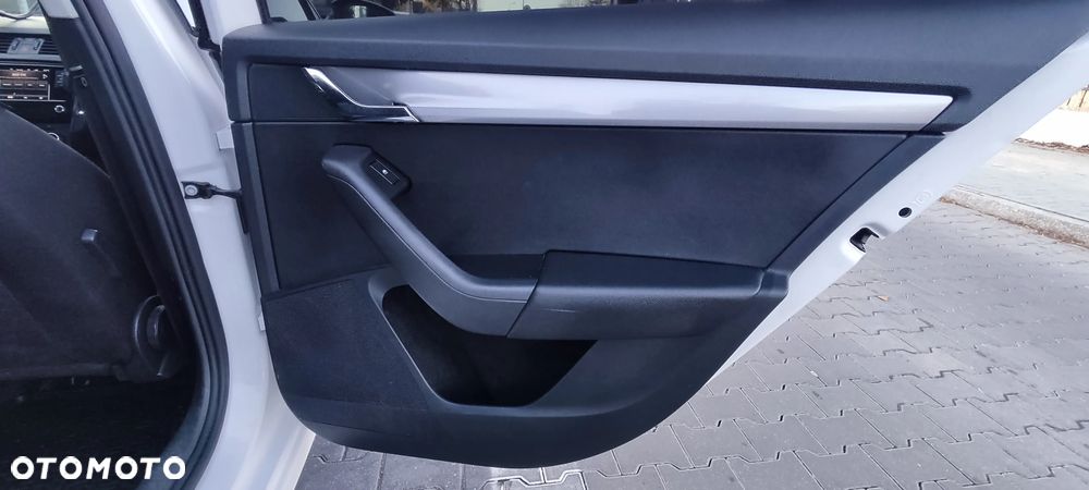 Skoda Octavia 1.6 TDI DSG Ambition - 15