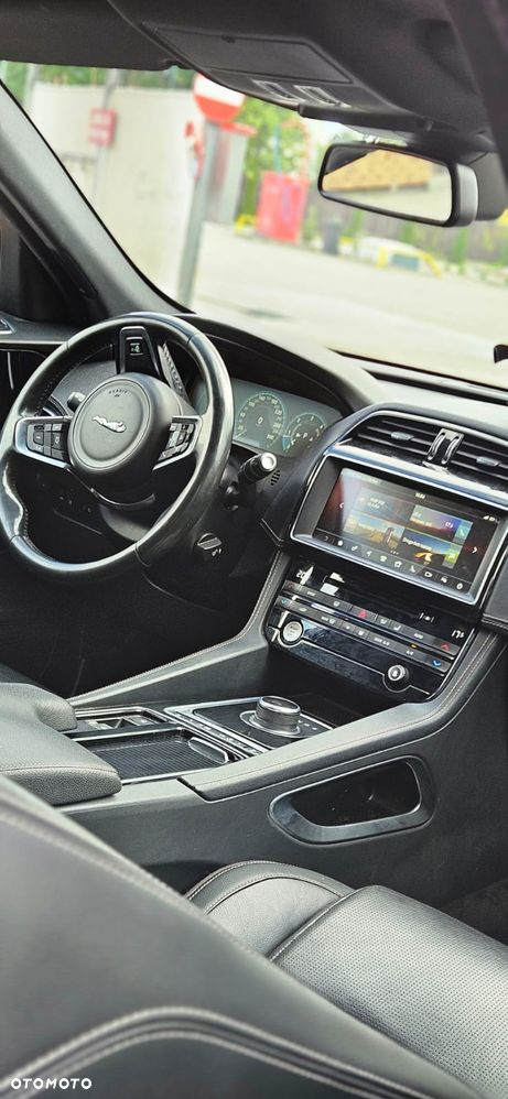 Jaguar F-Pace 2.0 i4D RWD R-Sport - 12
