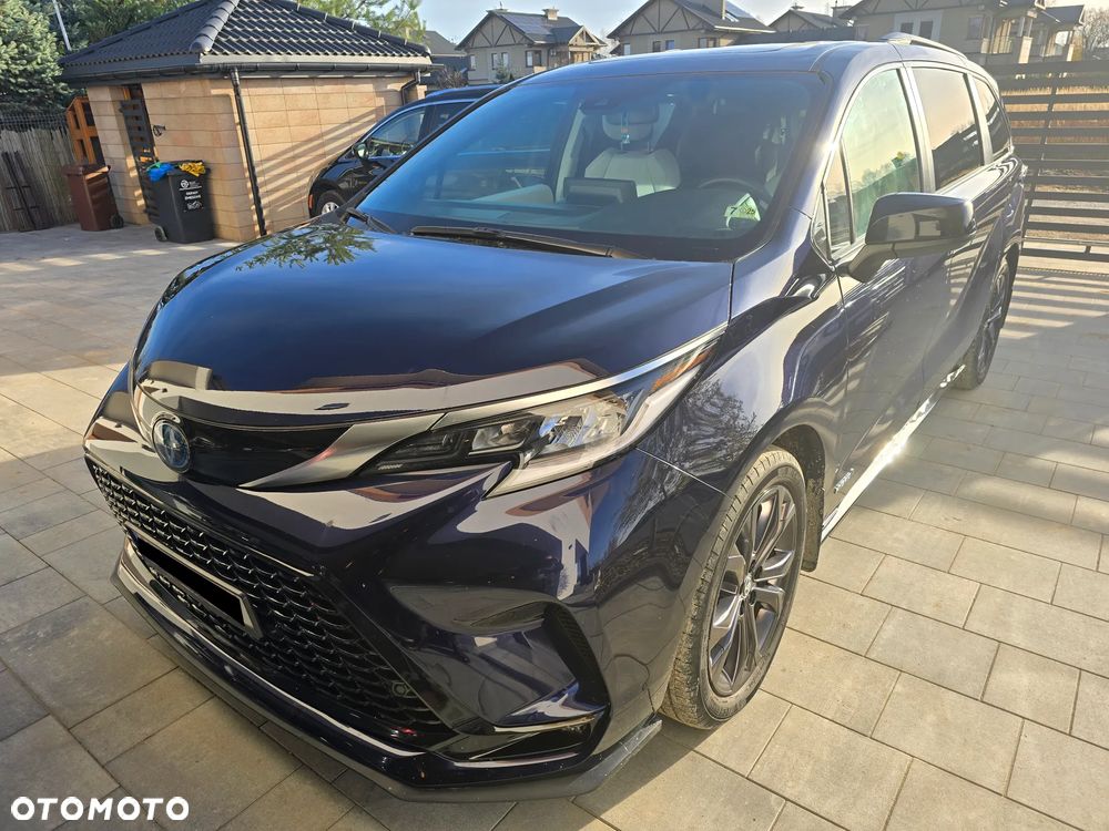 Toyota Sienna - 1