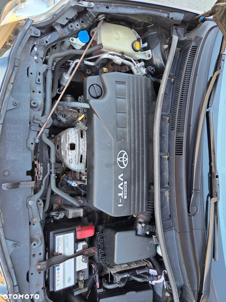 Toyota Auris 1.33 VVT-i Premium + - 16