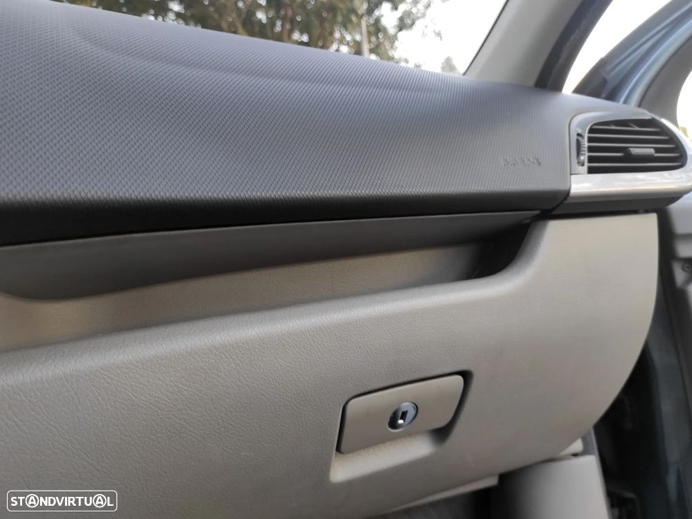 Peugeot 207 1.4 16V Trendy - 23