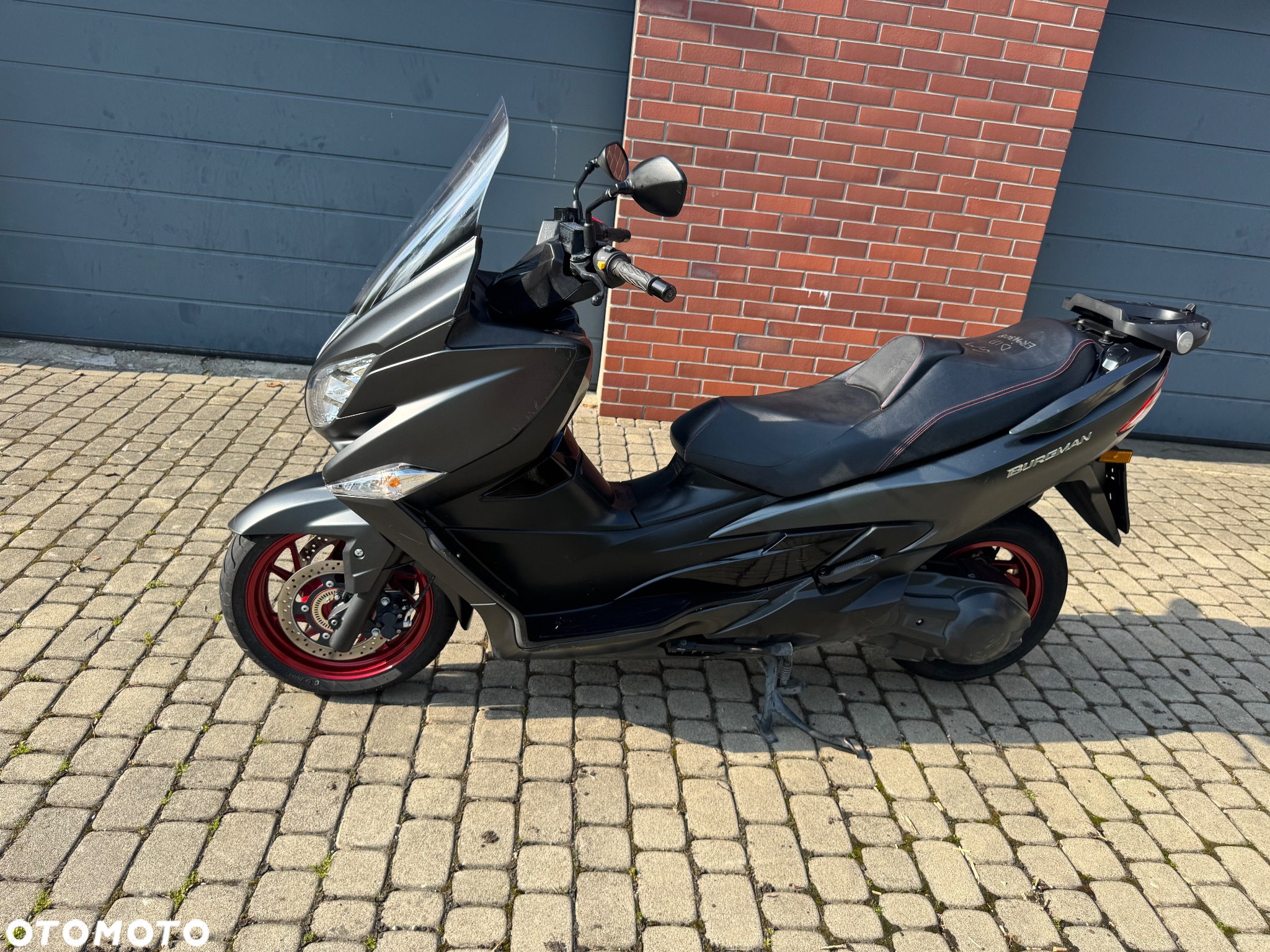 Suzuki Burgman - 16