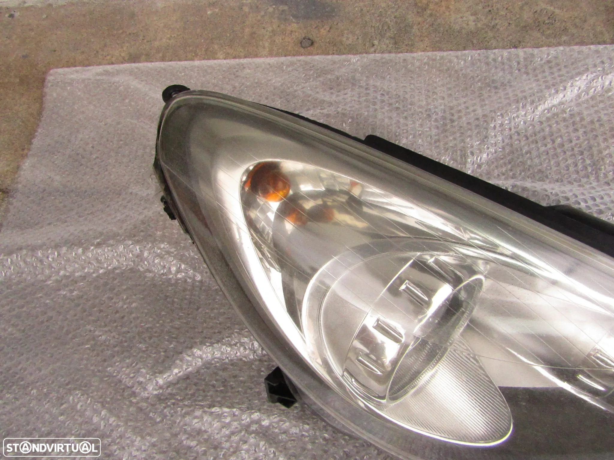 Farol Opel corsa D ano 2007 a 2010 original lado direito(ver detalhes) - 2