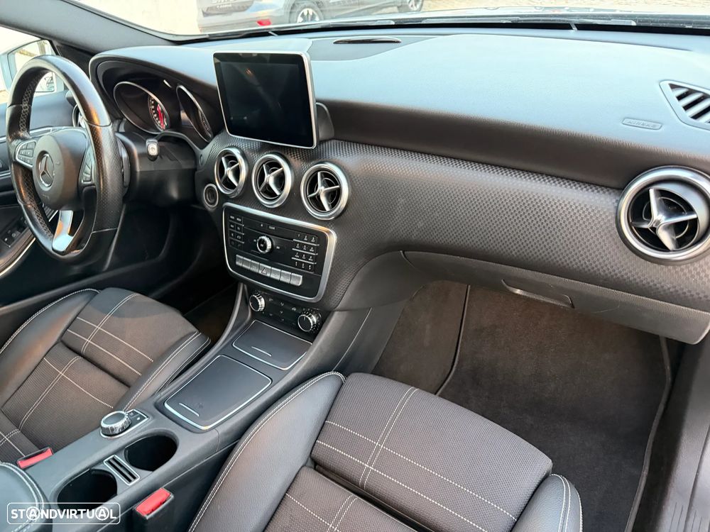 Mercedes-Benz A 200 CDI 4Matic 7G-DCT Urban - 19