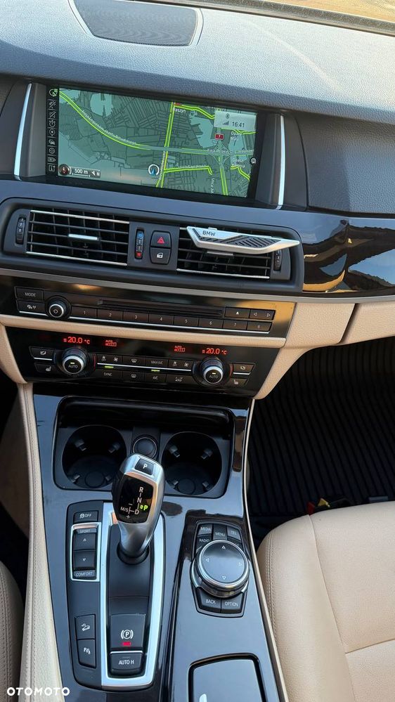 BMW Seria 5 525d xDrive - 13