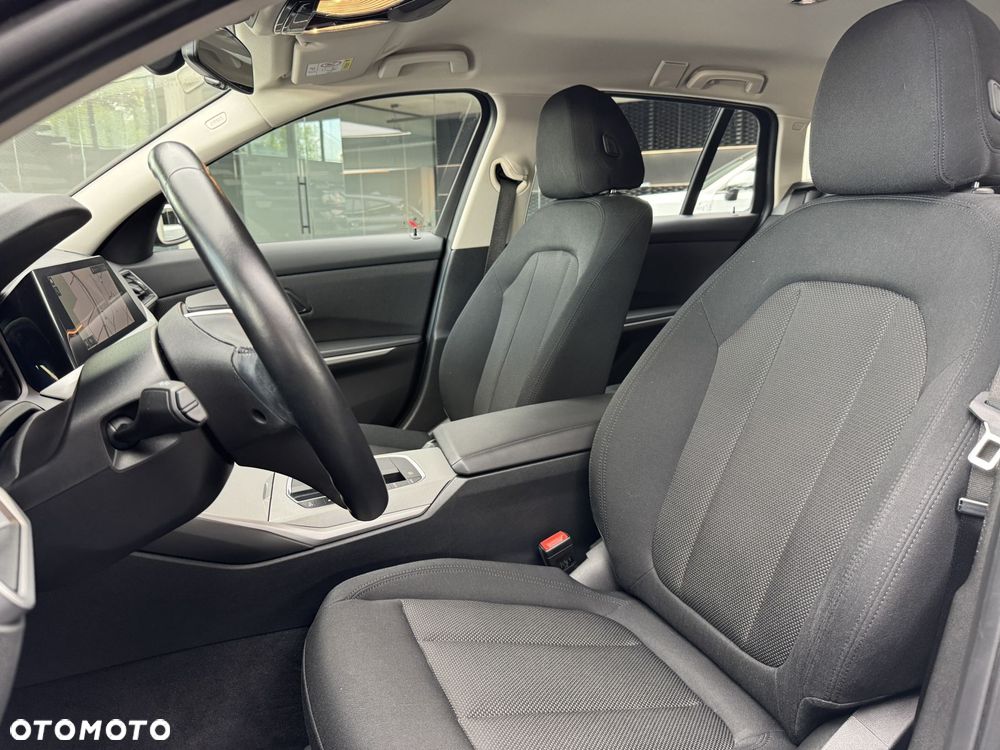 BMW Seria 3 318i - 12