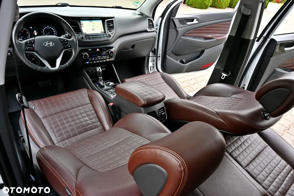 Hyundai Tucson 2.0 CRDi 4WD Automatik 25 Jahre - 28