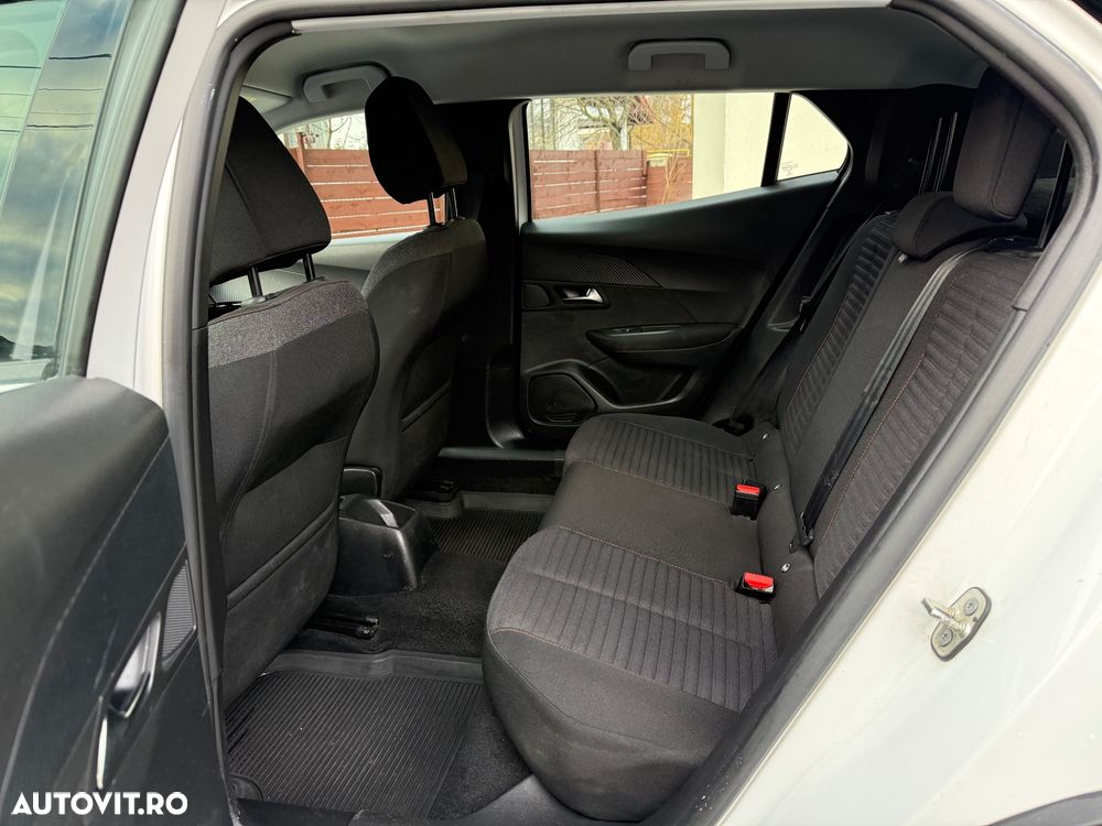 Peugeot 2008 PureTech 130 EAT8 Active - 4