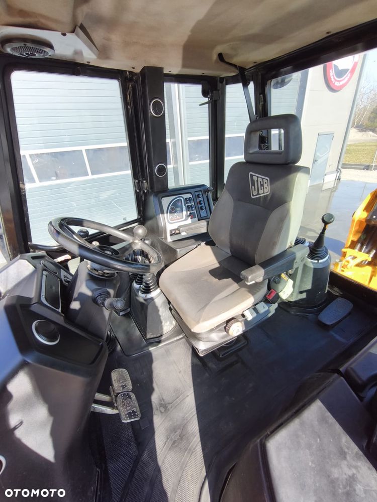 JCB 3CX - 8
