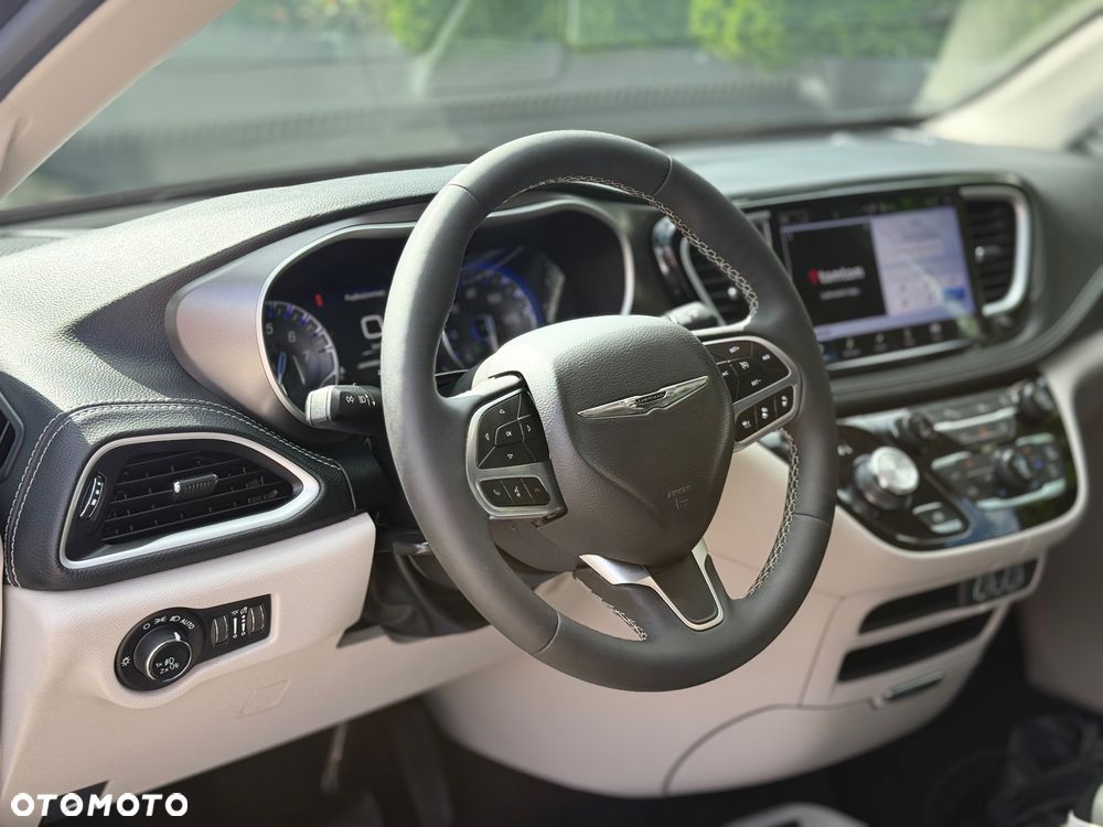 Chrysler Pacifica - 13