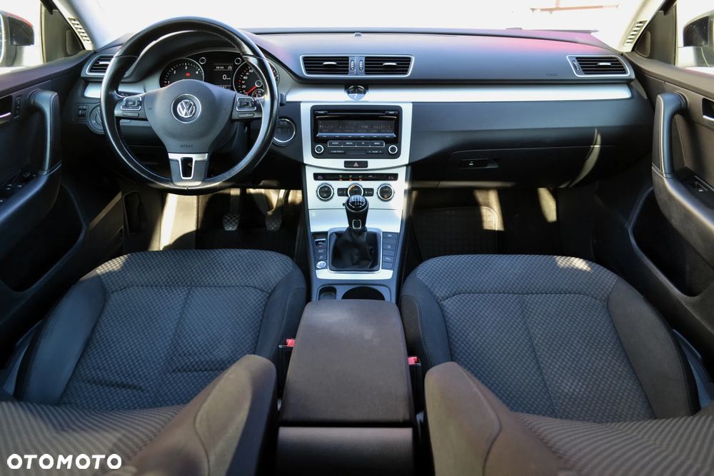 Volkswagen Passat 1.6 TDI Comfortline - 8