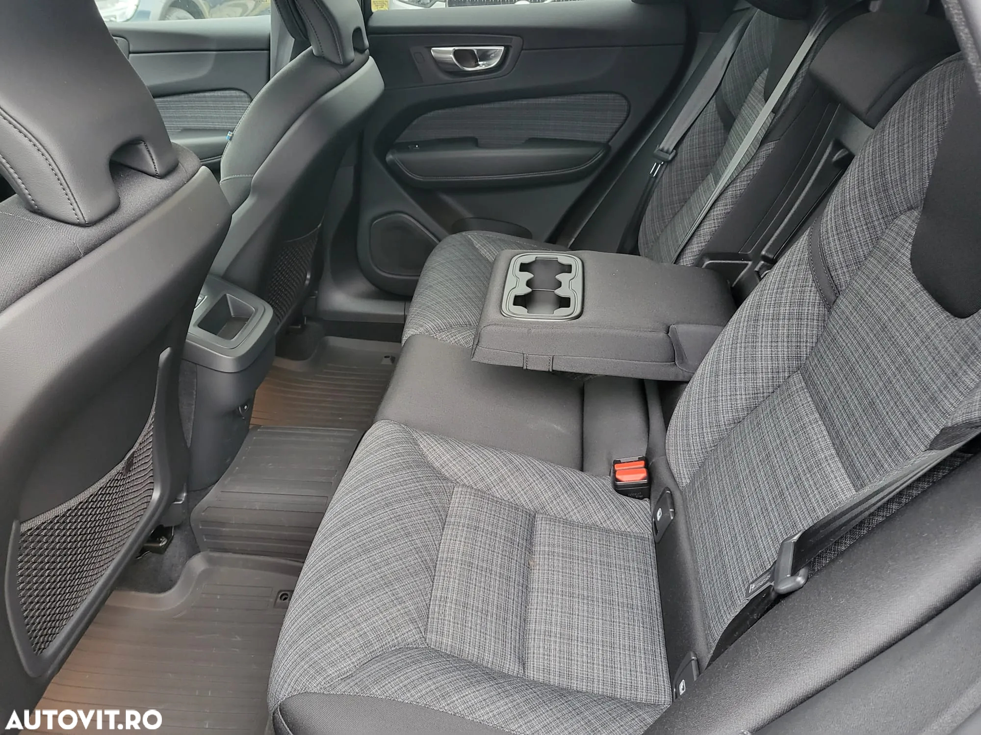Volvo XC 60 B4 MHEV AT FWD Core - 17