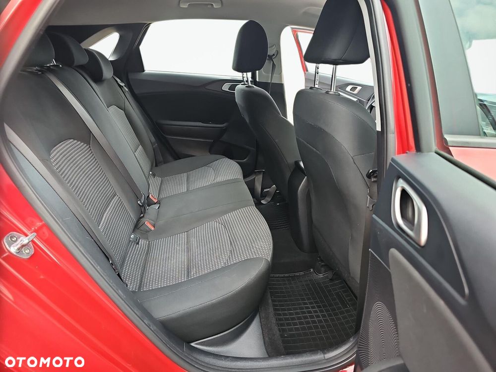 Kia Ceed - 13