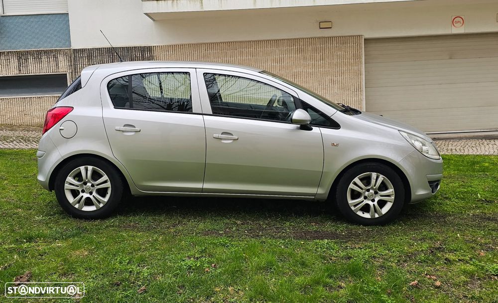 Opel Corsa 1.3 CDTI Enjoy EcoFLEX - 8