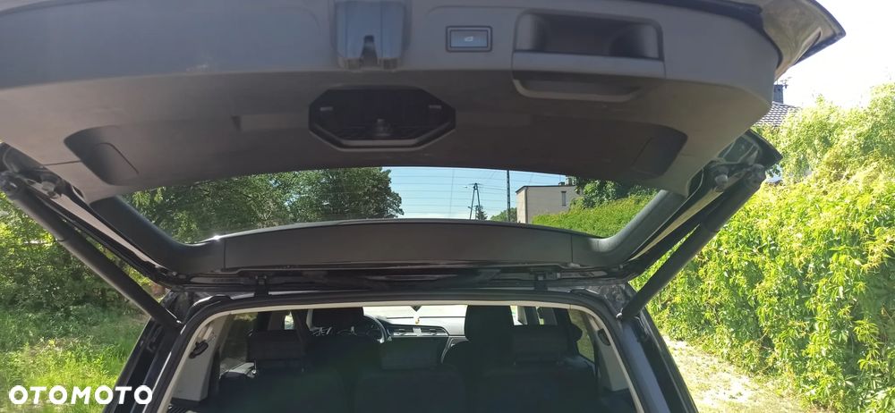 Volkswagen Touran - 10