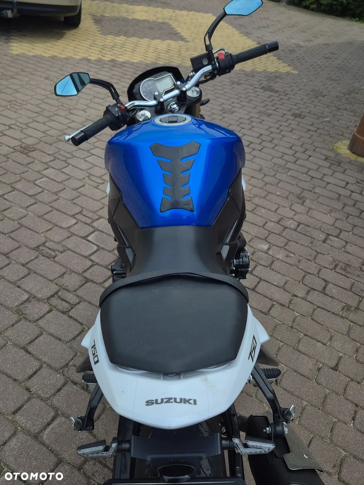 Suzuki GSR - 4
