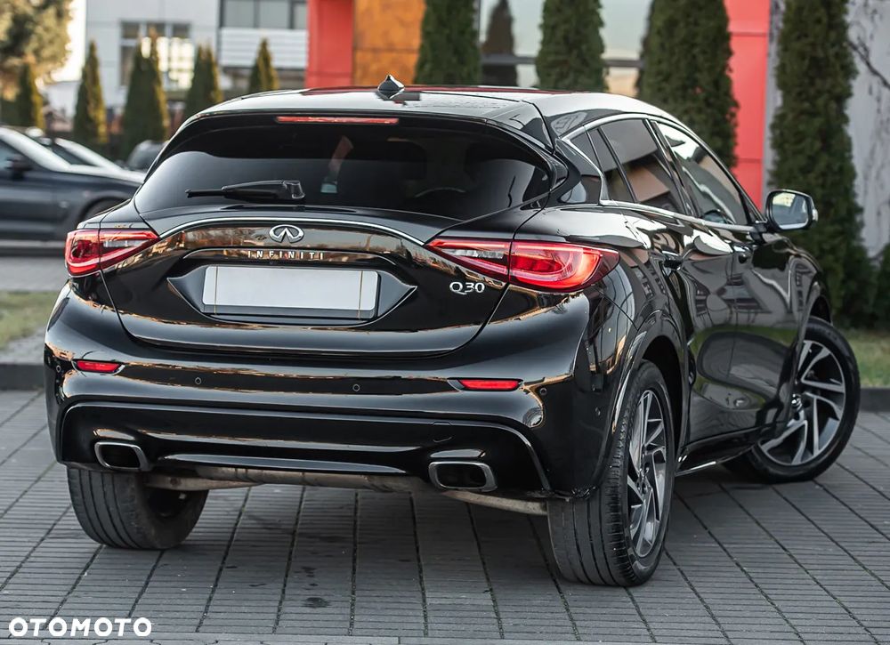 Infiniti Q30 1.6t Premium - 12