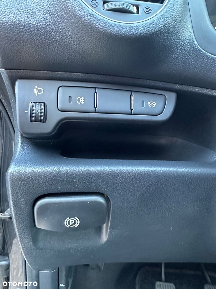 Kia Carens 2.0 EX - 18