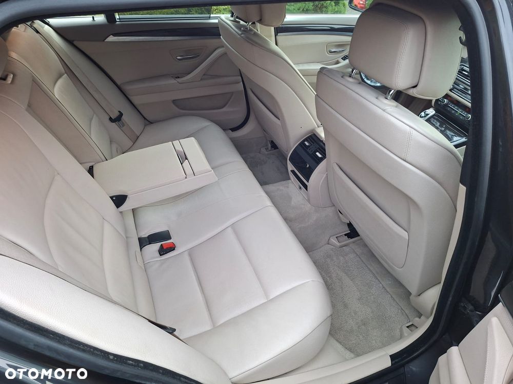 BMW Seria 5 525d - 10
