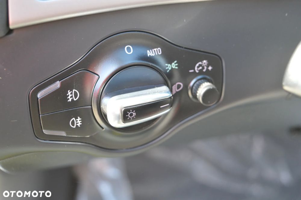 Audi A4 Avant 2.0 TDI DPF quattro S tronic Attraction - 19