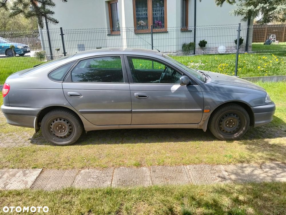 Toyota Avensis - 1