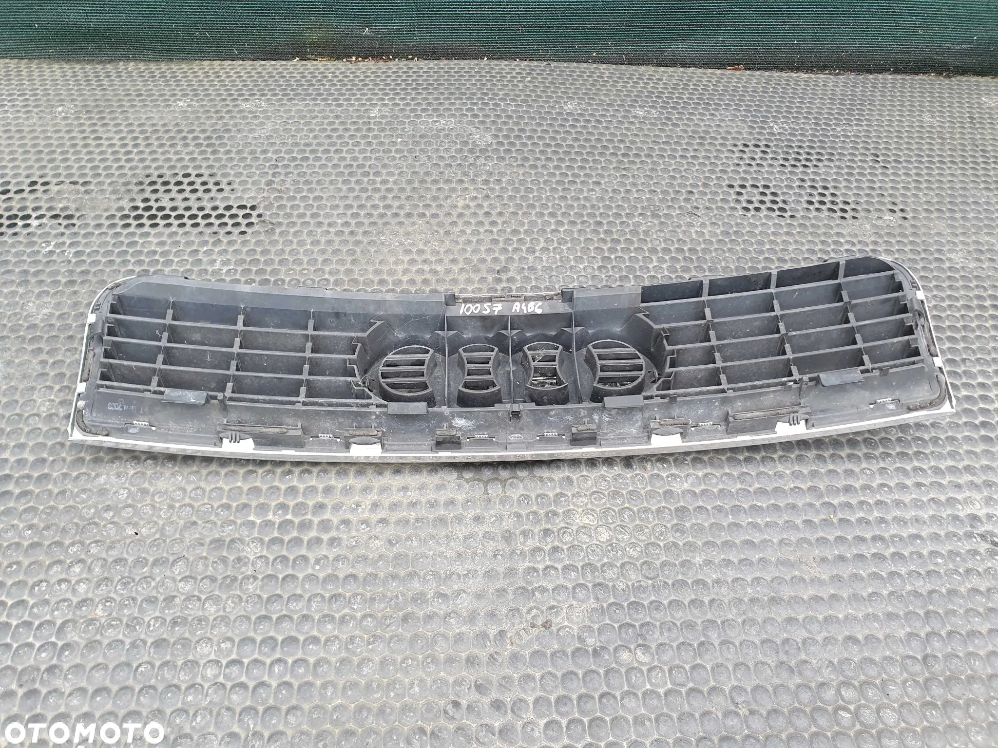 Atrapka 8E0853651F Atrapa Gril Maski Chrom Ramka Emblemat Znaczek Audi A4 B6 - 10