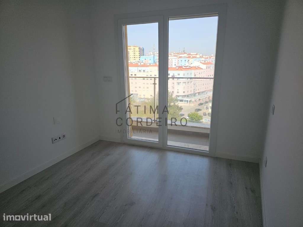 T2 Duplex em Construção | Zona Premium de Vale de Milhaços - Grande imagem: 2/13