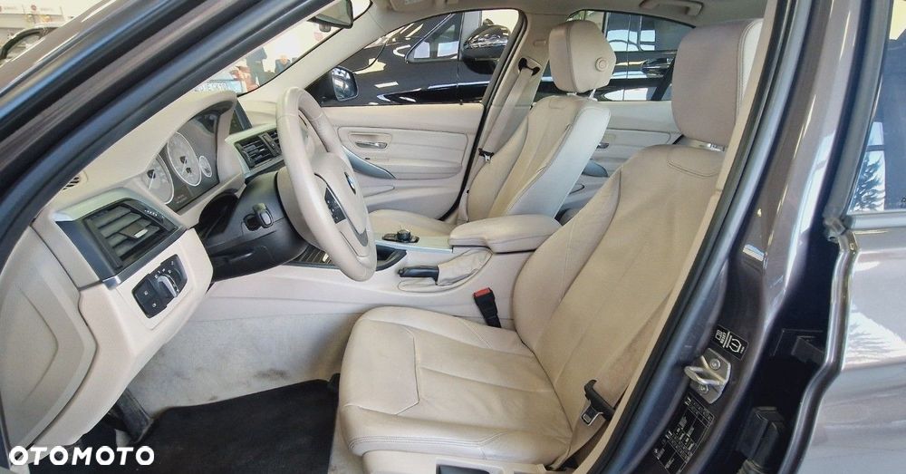 BMW Seria 3 328i Modern Line - 28