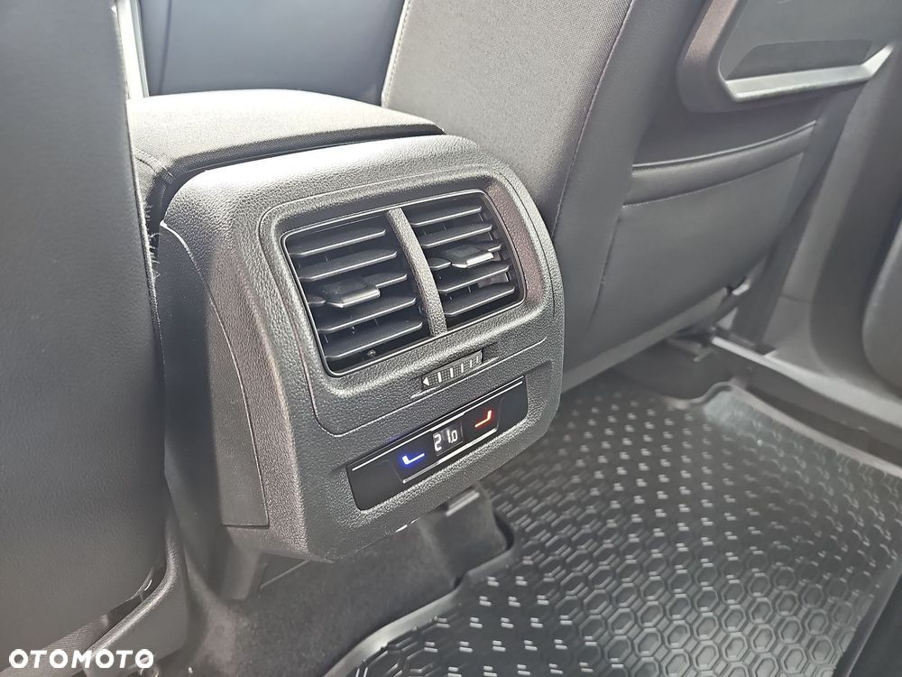 Volkswagen Touran 2.0 TDI BMT Comfortline DSG - 26