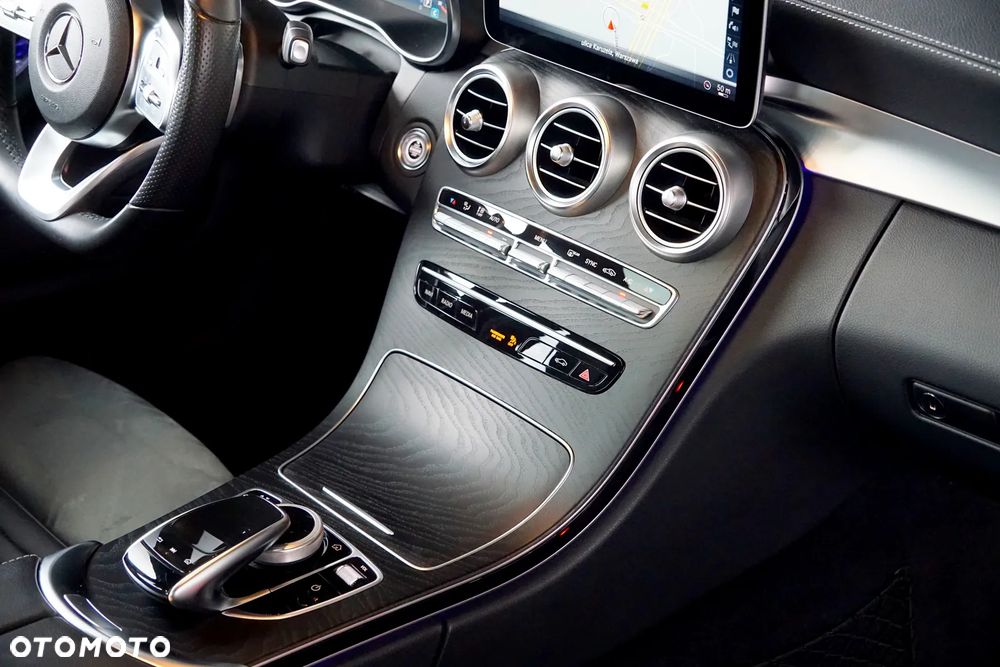 Mercedes-Benz Klasa C 400 4Matic 9G-TRONIC AMG Line - 36