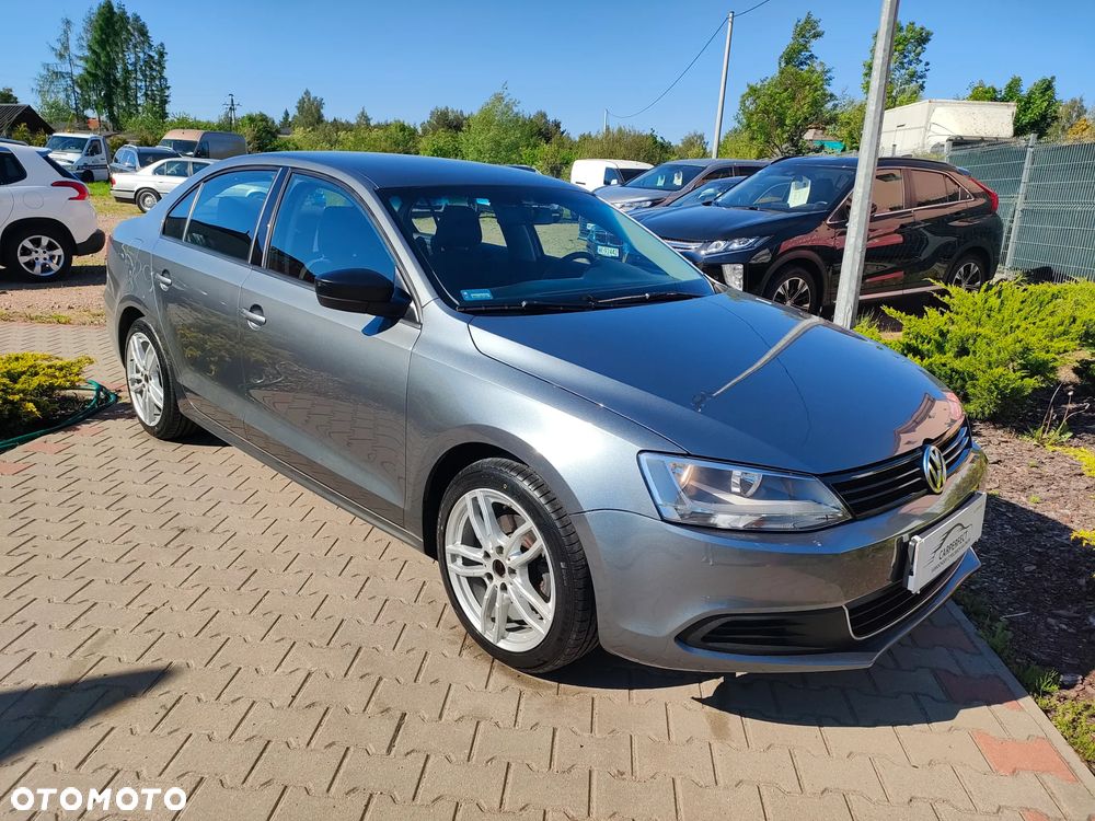 Volkswagen Jetta - 4