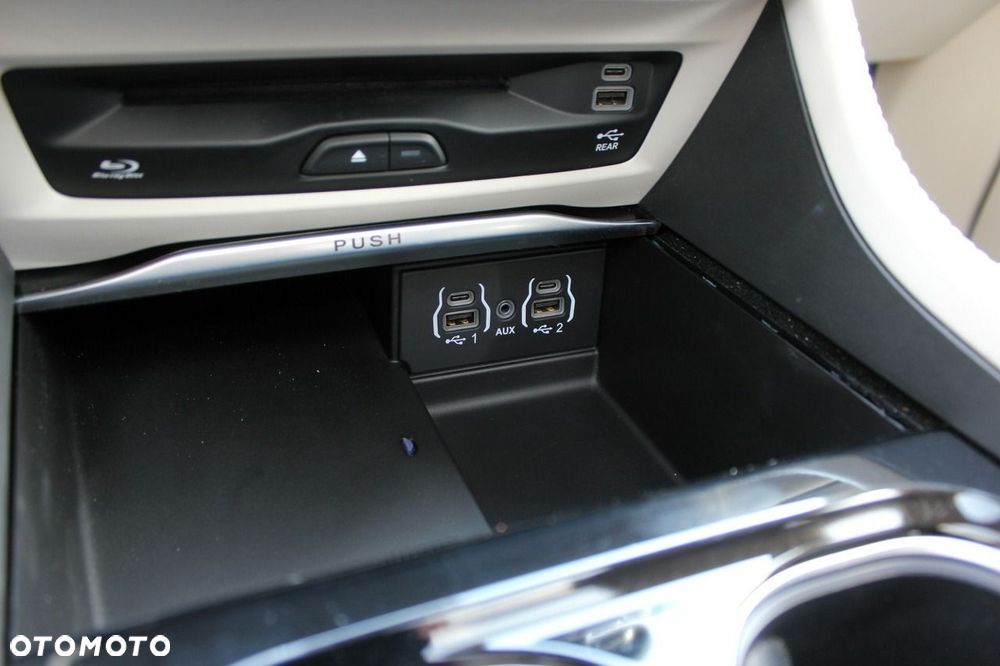 Chrysler Pacifica - 32